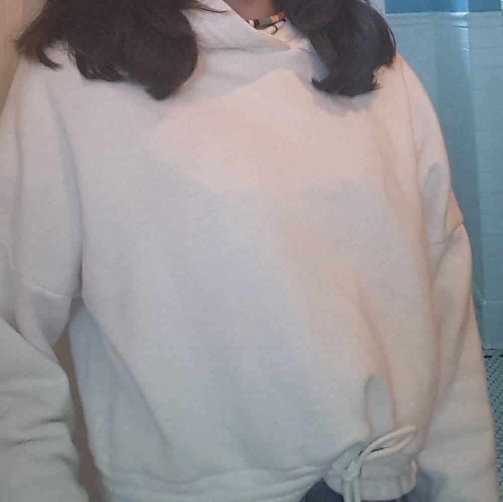 Cropped white sweatshirt.
